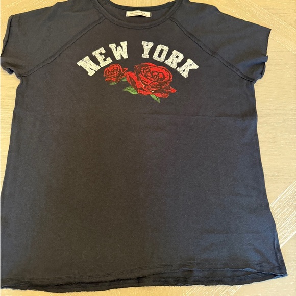 We The Free black top with Red Rose and White 'New York' size Large - Picture 2 of 5